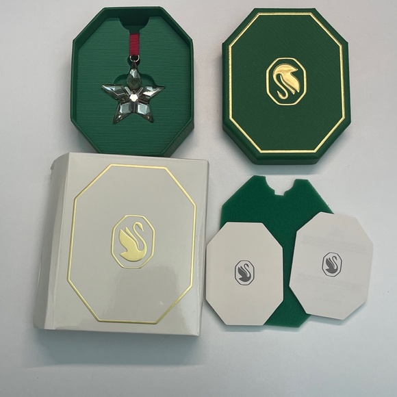 NEW in Box Swarovski Annual Edition Little Star Ornament Golden #5648747 - Picture 1 of 6